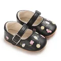 Primer plano de zapatos Mary Jane negros para bebé niña con delicados bordados florales - Negro