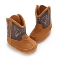 Vue détaillée de bottes de cowboy marron pour bébé avec semelles souples et broderies - Longueur Intérieure 12cm / Jaune
