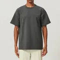 Camiseta premium de algodón suave gris antracita, corte oversize para hombre con cuello - Gris oscuro