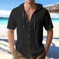 Detailopname van een casual herenshirt met korte mouwen van zwart linnen met capuchon. - S / Tops / Zwart