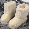 Beige platform sneeuwlaarzen met warme voering en een pluizige rand van imitatiebont - Broken Wit