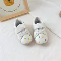 Zachte witte baby loopschoenen met kleurrijke dinosaurusprints voor jongens en meisjes - Geborduurde Dinosauriër Stijl