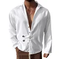 Vue détaillée d'une chemise décontractée blanche à manches longues avec pattes boutonnées - Blanc