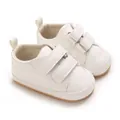 Detailansicht weißer PU-Leder Babyschuhe mit weicher Sohle und Klettverschluss. - Weiß