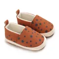 Scarpe neonato marroni con stelle nere e suola morbida bianca intrecciata per neonati - Marrone