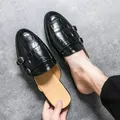 Mules pour hommes en cuir noir à motif crocodile avec double boucle et semelle - 38 / Noir