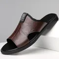 Sandalia de cuero marrón para hombre con suela negra antideslizante suave y cómoda - 38 / Marrón