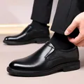Zapatos clásicos de negocios en cuero negro para hombre, diseño slip-on y transpirable - 38 / Mocasines (1607-26) / Negro sin Cordones