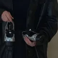 Détail de chaussures Mary Jane argentées style Chanel pour filles avec bout noir et nœud - Taille 30 (18cm) / Argent