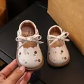 Lindos zapatos de princesa para bebé en color crema con suela blanda y flores bordadas - Beige