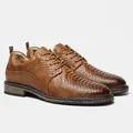 Vista laterale dettagliata di scarpe eleganti marroni da uomo con pelle a squame - 44 / Marrone Gaufré a Scaglie (KD7264)