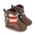 Close-up van vintage babyboots met Amerikaans vlagpatroon en zacht PU-leer. - Zoollengte 11CM / Bruin