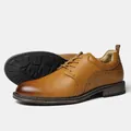 Vista laterale e dettaglio della suola di scarpe casual da uomo marrone tan - 40 / Stile Brogue Tan (KD7263)