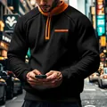 Nahaufnahme eines schwarzen und orangen Herren-Sweatshirts mit Stehkragen und Brusttasche - S / Oberteile / Schwarz