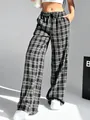 Vista dettagliata dei pantaloni a gamba larga a quadri bianchi e neri da donna. - Taglia S / Pantaloni e gonne / Bianco e nero