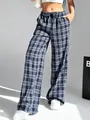 Dettaglio del motivo a quadri e del taglio ampio dei pantaloni casual a gamba larga - Taglia S / Pantaloni e gonne / Blu