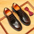 Zapatos de negocios formales en cuero marrón oscuro con elegante acabado pulido de boda - Marrón