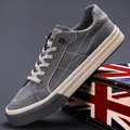 Klassische graue Herren-Stoffschuhe mit gesteppten Seitennähten und Schnürdesign - 38 / Dunkelgrau