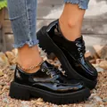 Elegantes zapatos Oxford de plataforma en charol negro brillante con suela track - Negro