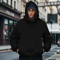 Κοντινό πλάνο μαύρου oversized φούτερ με κουκούλα, επένδυση fleece και κουμπιά. - Μαύρο