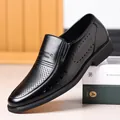 Mocassini in pelle nera traforata traspirante da uomo per abbigliamento estivo casual - 34 / Nero Intagliato