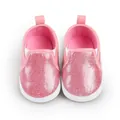 Detailansicht von rosafarbenen Glitzer-Babyschuhen zum Schlüpfen mit weicher Sohle - Rosa