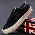 Modische Herren Low-Top Canvas Sneaker in Schwarz mit dicker cremefarbener Sohle - 38 / Schwarz Beige