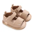 Détail de sandales pour bébé beiges avec brides en cuir PU et semelles antidérapantes. - Abricot