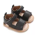 Vue détaillée de sandales en cuir PU noir pour bébé avec semelles en caoutchouc souple - Noir