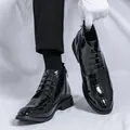 Bottines noires pour hommes style britannique en cuir verni à motif crocodile chic. - 38 / Noir