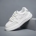 Eleganti sneaker da uomo con suola spessa e superficie morbida in colore bianco crema - Bianco avorio