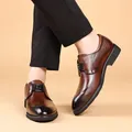 Zapatos brogue vintage de cuero marrón para hombre con detalles tallados y hebilla metal - 38 / Marrón