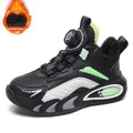Scarpe sportive nere foderate in pile per bambini con fibbia rotante e accenti verdi - 28 / Nero e Verde con Fodera in Peluche
