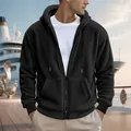 Detailansicht der Textur und Passform der schwarzen doppelseitigen Fleece-Kapuzenjacke. - S / Oberteile / Schwarz