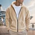 Detailaufnahme der dicken Textur der beigen doppelseitigen Fleecejacke für Herren - S / Oberteile / Khaki