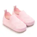 Detailansicht der rosa atmungsaktiven Baby-Lauflernschuhe aus Mesh mit weicher Sohle - Rosa