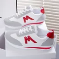 Lässige Damen Low-Top Sneaker in Weiß und Grau mit stilvollem rotem M-Logo-Design - Rot