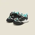 Zapatillas transpirables para niños pequeños y zapatos de marcha en negro y azul - Estilo H11 (MBXH11) / Longitud Interior 11.5cm / Negro