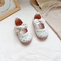 Detailansicht von Blumen-Canvas-Schuhen für Mädchen mit eleganter Schleife - Größe 13.0 (Ca. 13cm Innenlänge) / Beige (Blumen-Spitzen-Stil)