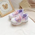 Detailansicht der atmungsaktiven Batik-Sneaker für Kinder mit süßem Herz-Pailletten - 19.0 / Rosa