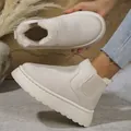 Seitenansicht und Detail beige Plateau-Stiefeletten mit Plüschfutter und dicker Sohle - Weiß
