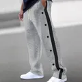 Détail du pantalon décontracté pour homme avec boutons latéraux et motif torsadé - S / Bas / Gris clair