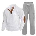 Detailansicht des weißen Cord-Henley-Shirts und der grauen geraden Hose für Herrenoutfit - S / Oberteil Und Unterteil / Weiß mit Grau