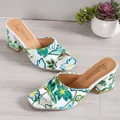 Sandali con tacco grosso e punta quadrata con ricami floreali verdi e stile open-toe elegante - 35 / Verde