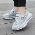 Bequeme graue Mesh-Mädchen-Sneaker mit Klettverschluss für Sport und aktive Freizeit - Grau