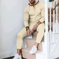 Beige Herren Waffelstrick Set mit karierter Kapuze und schmaler Freizeithose. - Oberteil Und Unterteil / S / Khaki