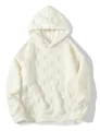 Gedetailleerde close-up van een witte oversized pluizige fleece hoodie met een ruitpatroon - S / Tops / Wit