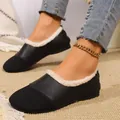Detailansicht schwarzer gefütterter Damen-Loafer mit weichem Leder und runder Kappe. - Schwarz