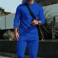 Ανδρικό μπλε σετ με κουκούλα και παντελόνι από ύφασμα βάφλα για casual εμφανίσεις - Μπλε ζαφείρι