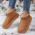 Detalle de botas de nieve marrones con suela gruesa y forro de piel sintética - 36 / Marrón